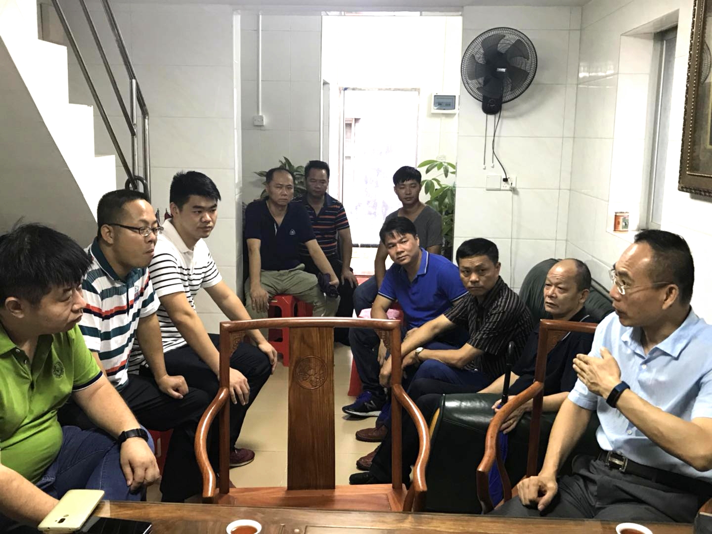 龙城街道召开房屋墙体开裂安全隐患现场协调会