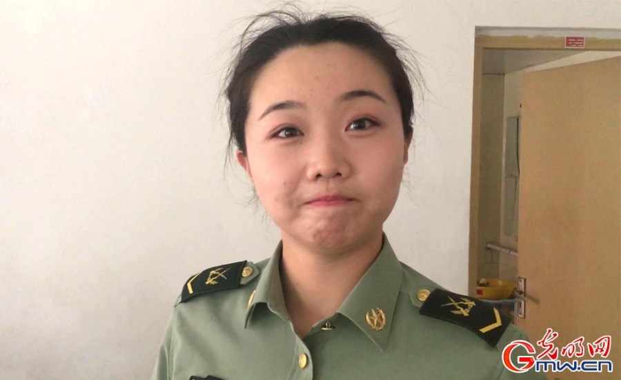 朱莹莹说，休息时她最喜欢约上三两好友，到六楼的俱乐部唱个痛快。