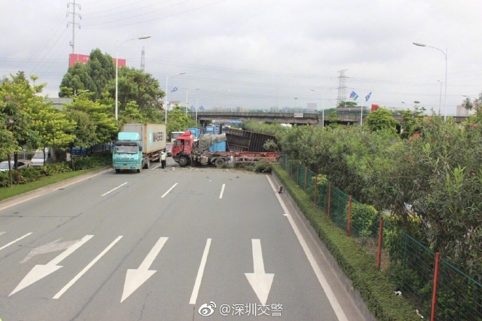 今晨深圳2辆货车相撞 致2人当场身亡