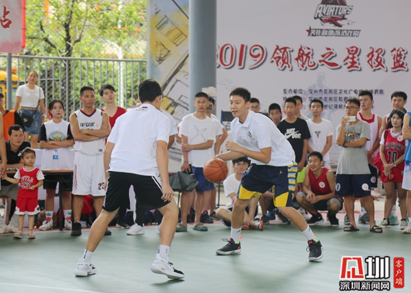 深圳新世纪领航者篮球俱乐部青年队队员姚柏嘉,陈冠岐也来到了活动