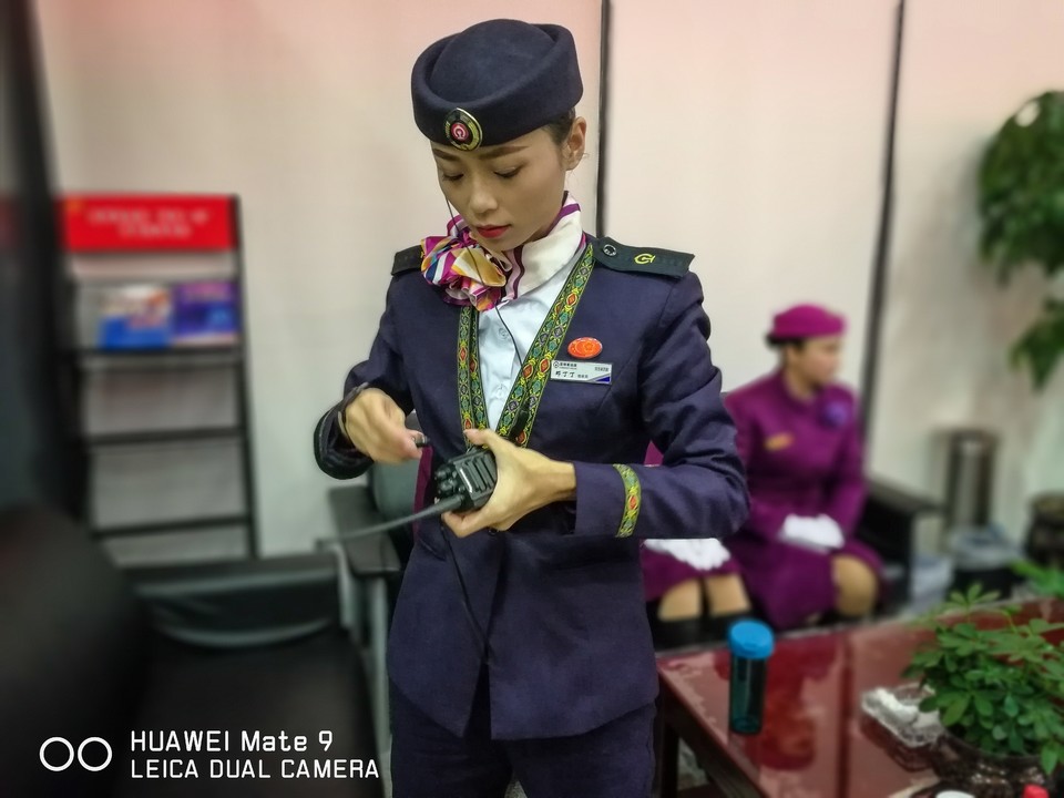 高姐的一天管理四节车厢站立十多小时